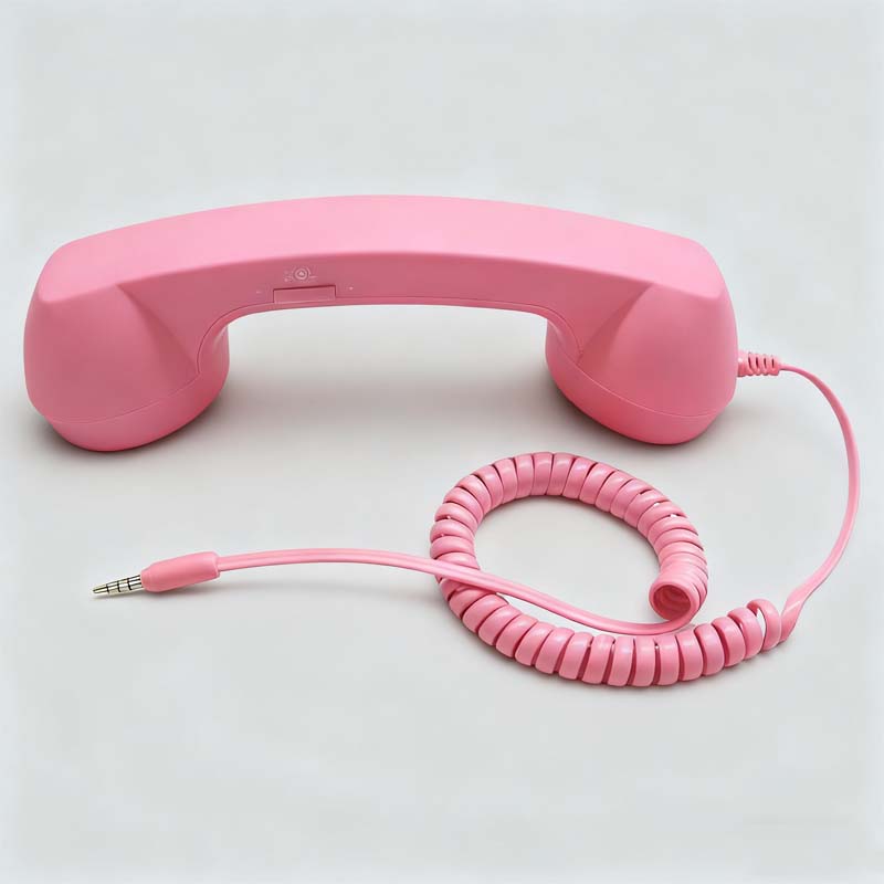 Vintage-Retro-Telefongriff mit Handy-Hörer und Mikrofon/Vintage retro telephone handle with mobile phone handset and microphone