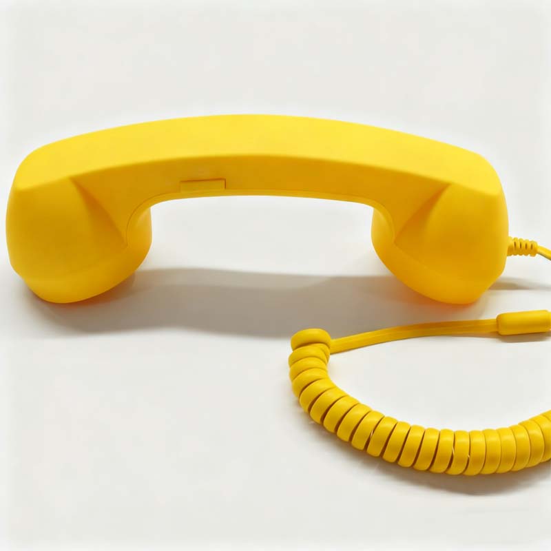 Vintage-Retro-Telefongriff mit Handy-Hörer und Mikrofon/Vintage retro telephone handle with mobile phone handset and microphone