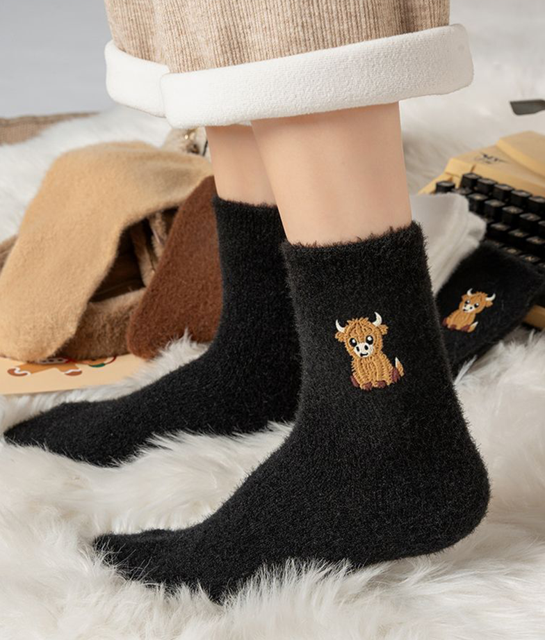 🔥Women's Cute Warm Highland Cow Embroidered Plush Socks