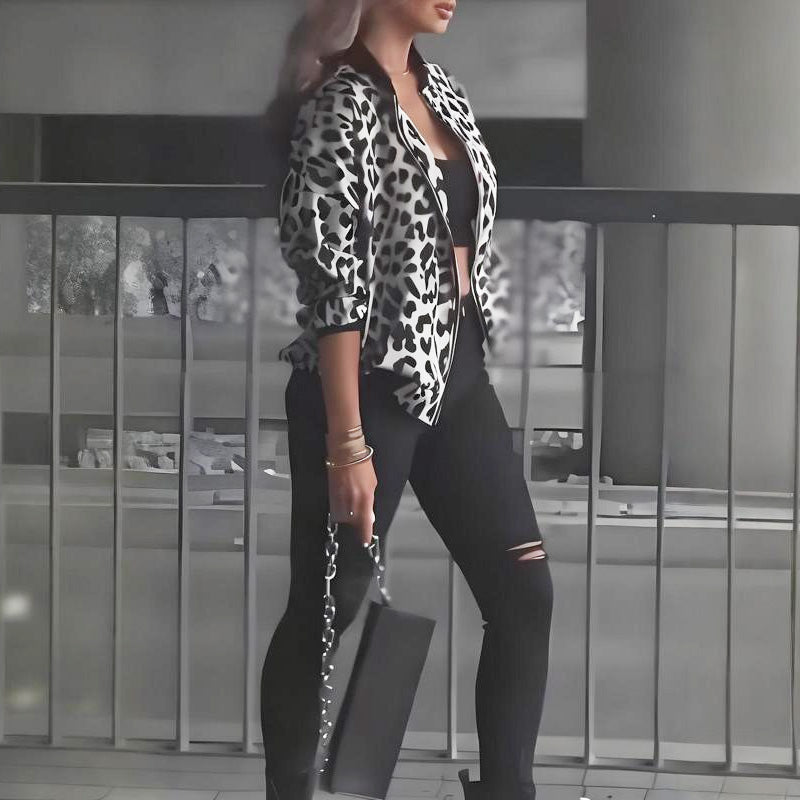 Trendig damjacka med leopardmönste/Trendy women's jacket with leopard print